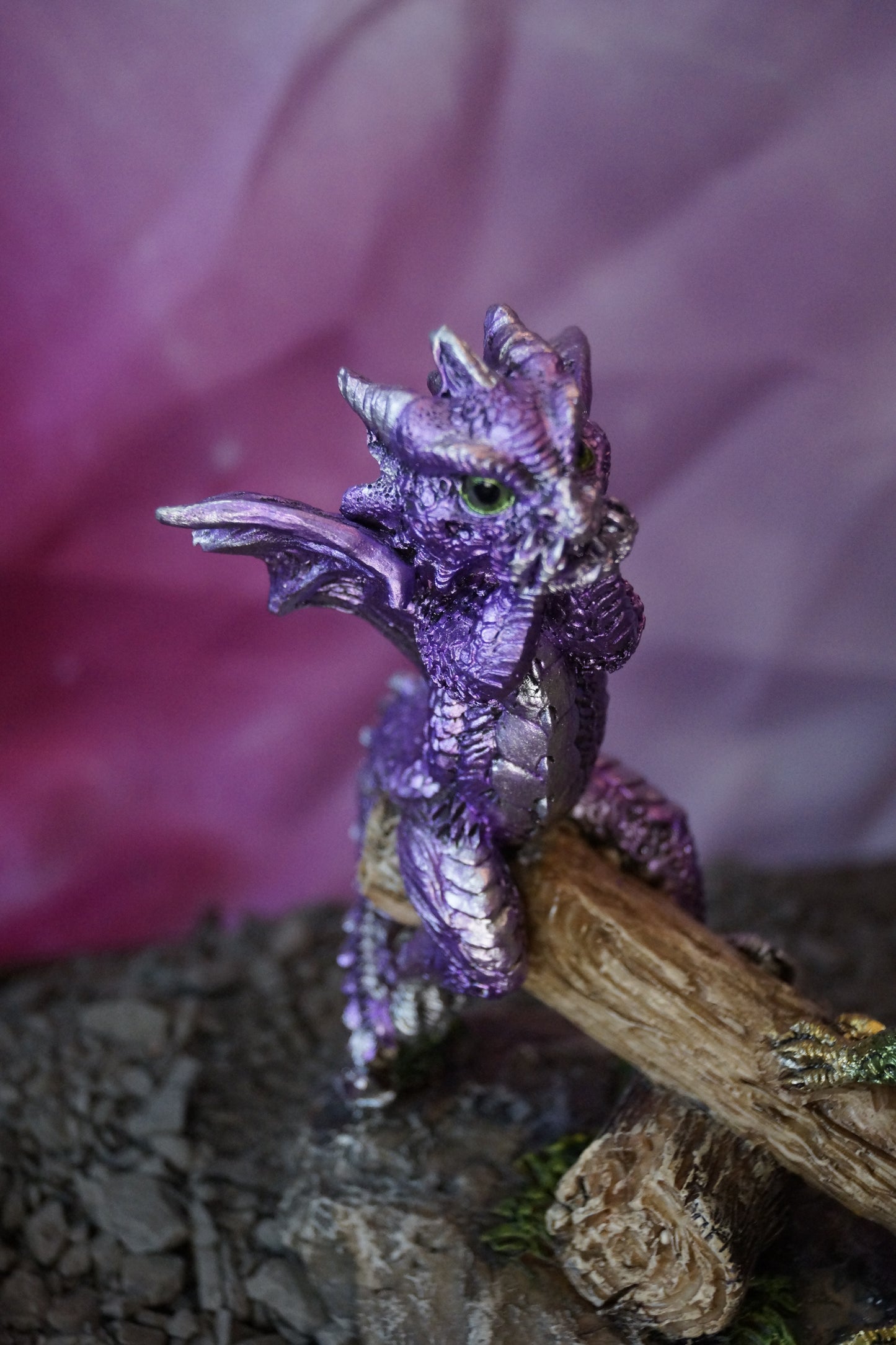 2 Drachen auf Wippe violett/grün