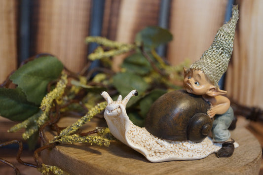 Pixie schiebt Schnecke "Gib Gas!"