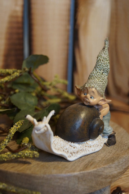 Pixie schiebt Schnecke "Gib Gas!"