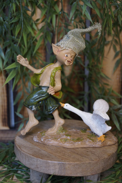 Pixie "Lass mich los Gans!" Gans hält Pixie