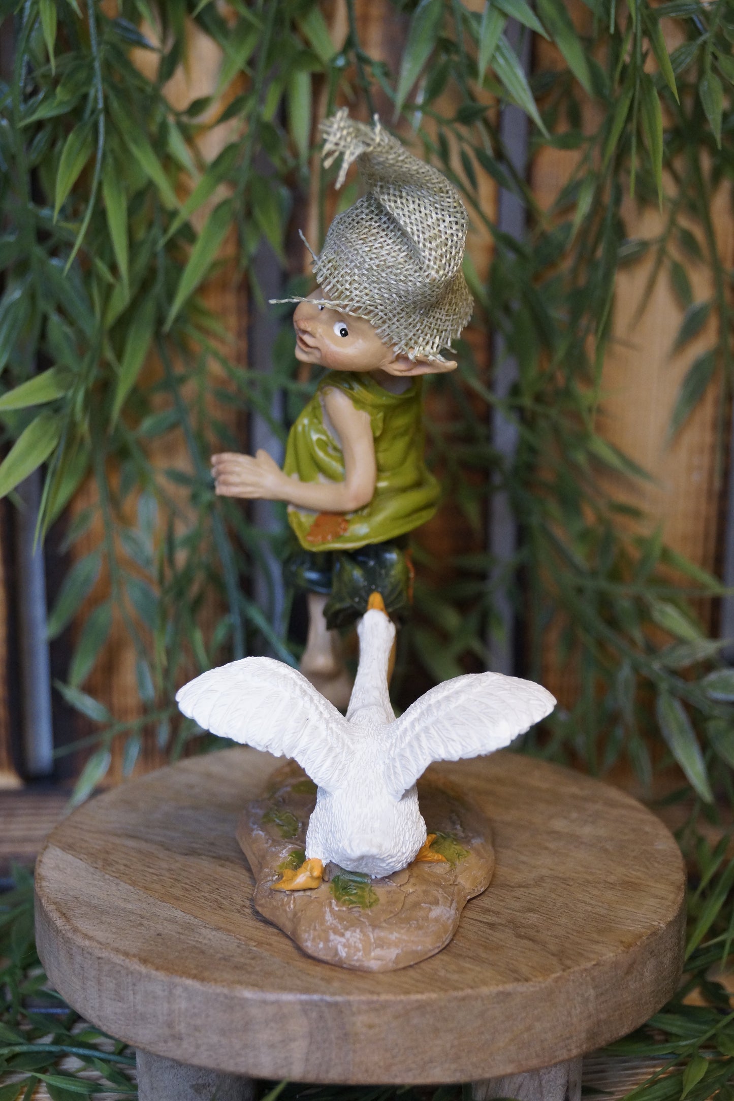 Pixie "Lass mich los Gans!" Gans hält Pixie