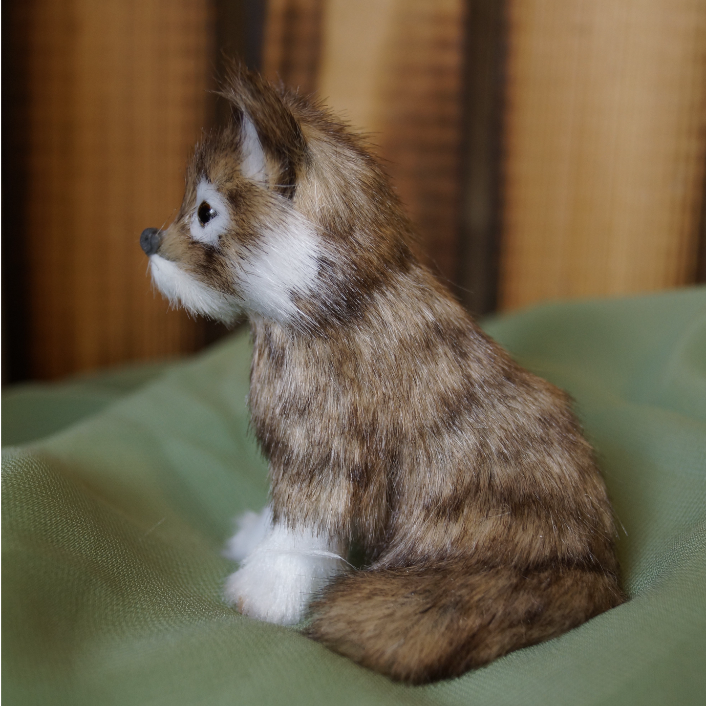 Wolf mit Kunstfell