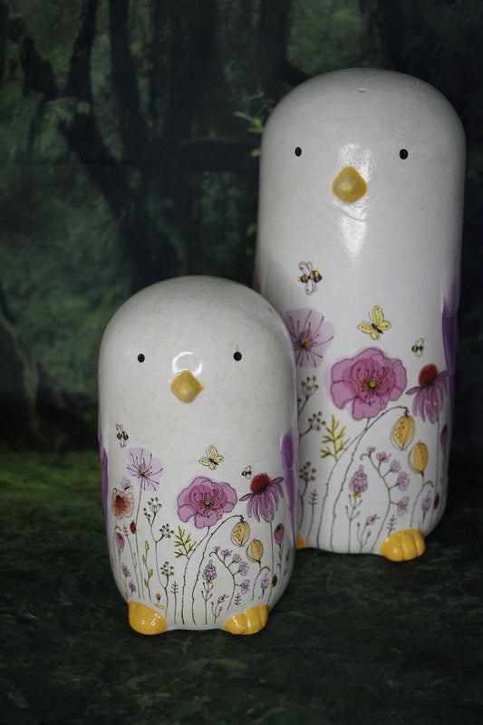 Keramikvögel mit Blumendekor