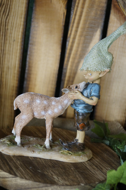 Pixie streichelt Rehkitz  "Bambi und ich"