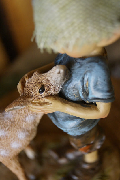 Pixie streichelt Rehkitz  "Bambi und ich"