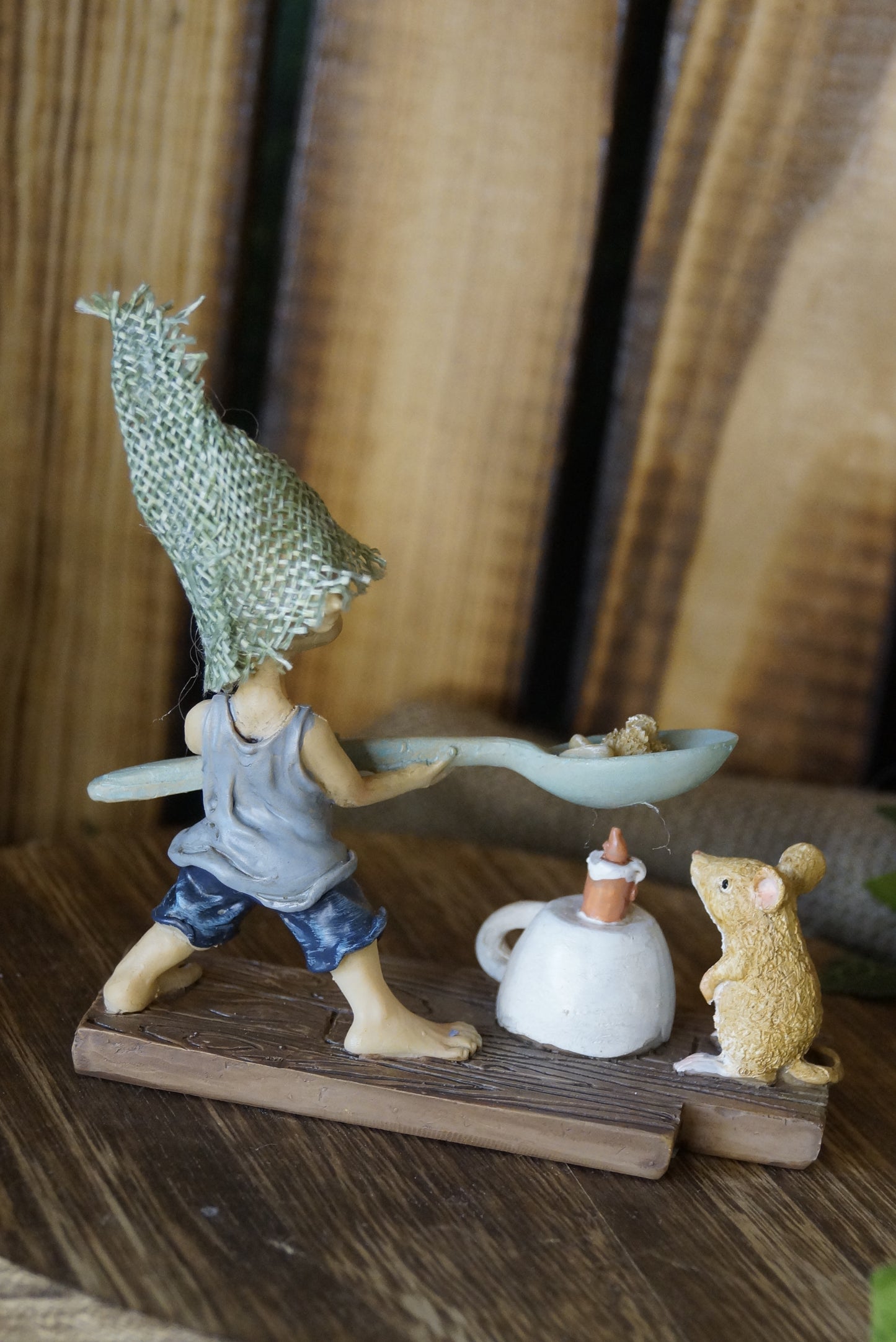 "Plop" Pixie und Maus machen Popcorn über Kerze