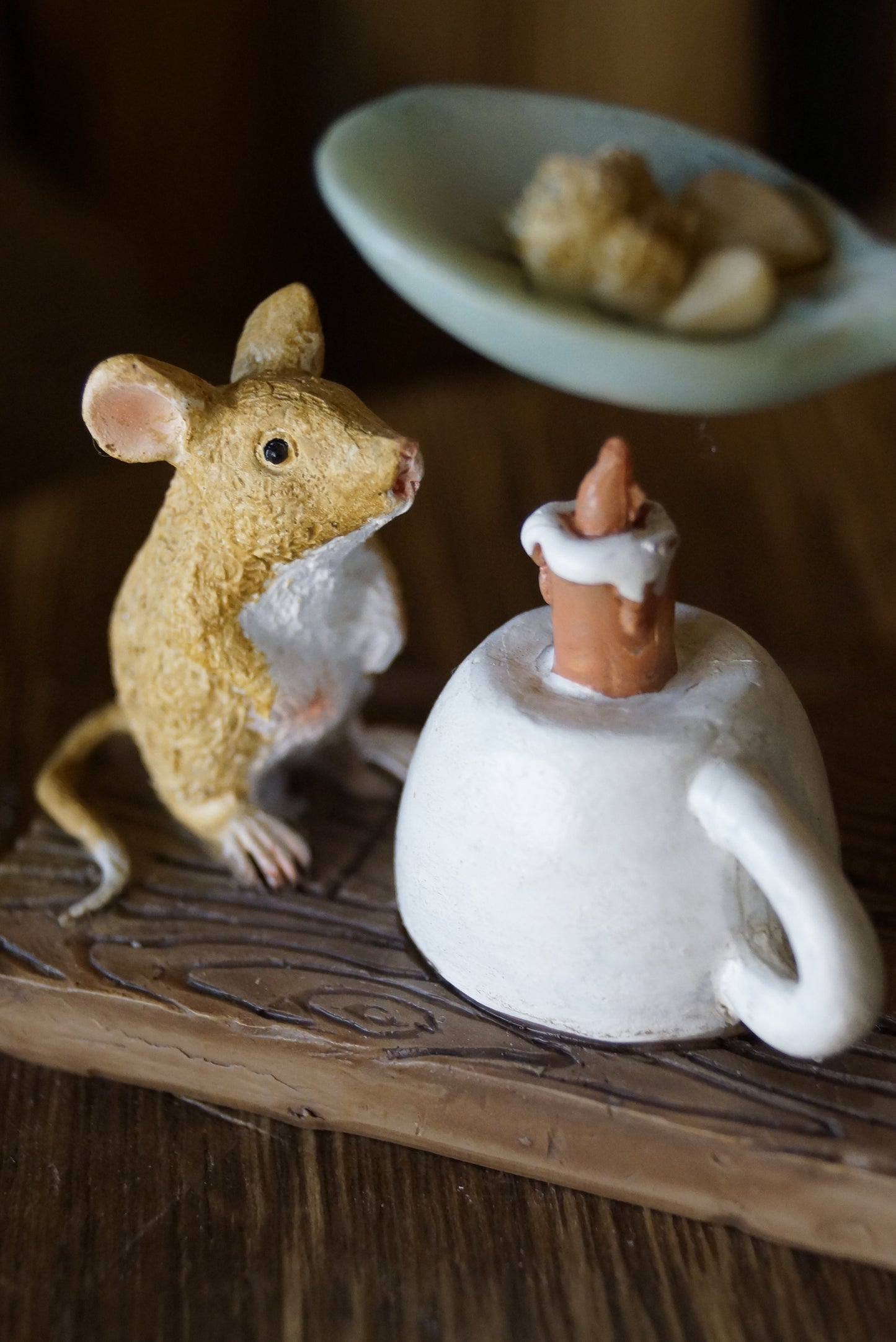 "Plop" Pixie und Maus machen Popcorn über Kerze