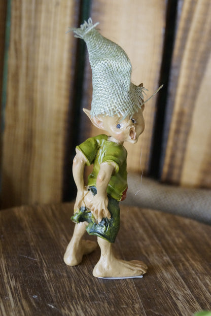 Pixie "Hängengeblieben" Pixie mit zerrissener Hose