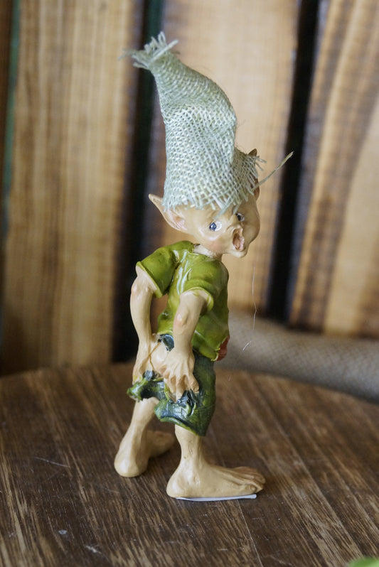 Pixie "Hängengeblieben" Pixie mit zerrissener Hose
