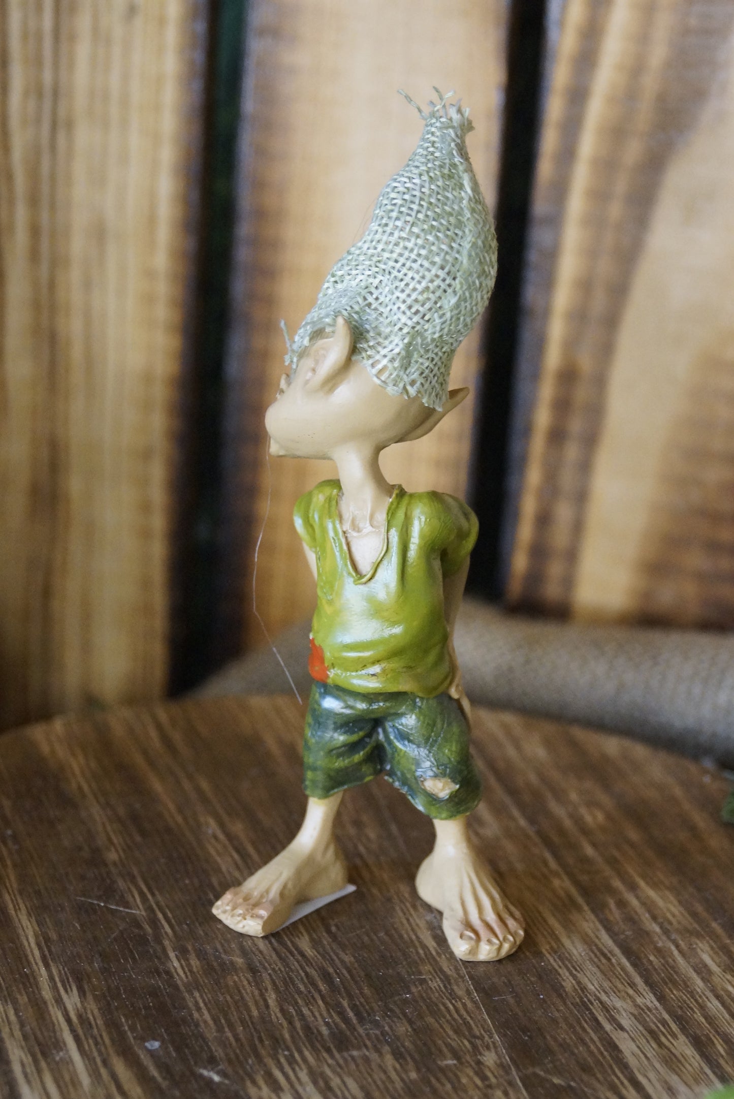 Pixie "Hängengeblieben" Pixie mit zerrissener Hose