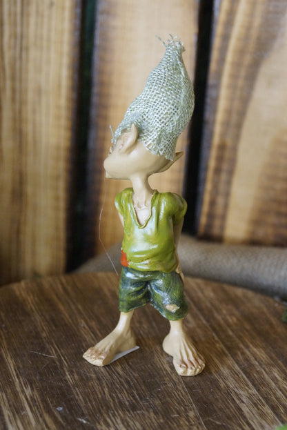Pixie "Hängengeblieben" Pixie mit zerrissener Hose