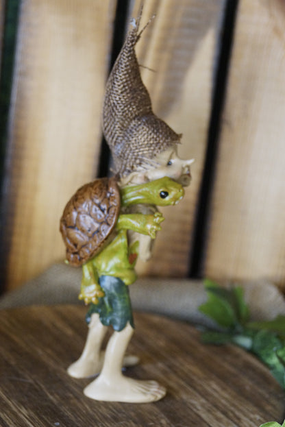 Pixie trägt Schildkröte "Achtung! Festhalten!"