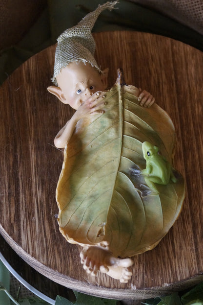 Pixie im Blattbett "Froschwecker"