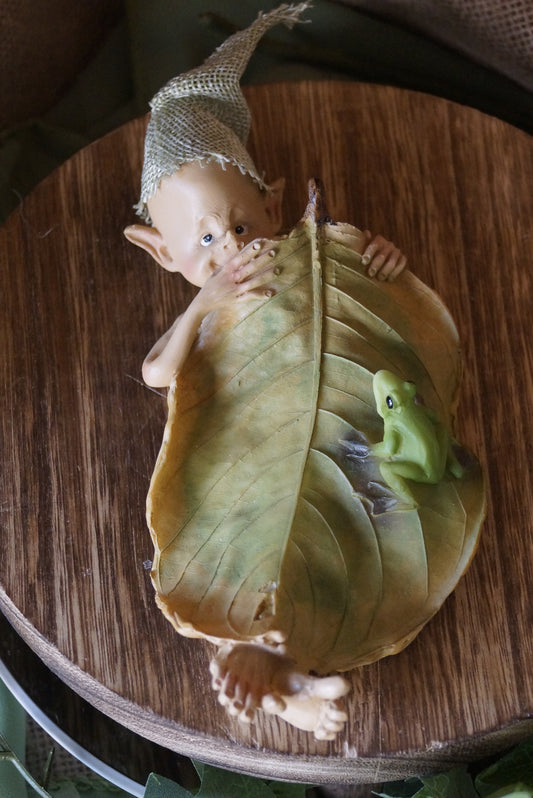 Pixie im Blattbett "Froschwecker"