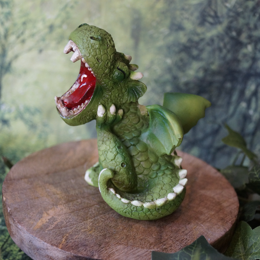 "Uuaaahh...!"  kleiner Drachen gähnt
