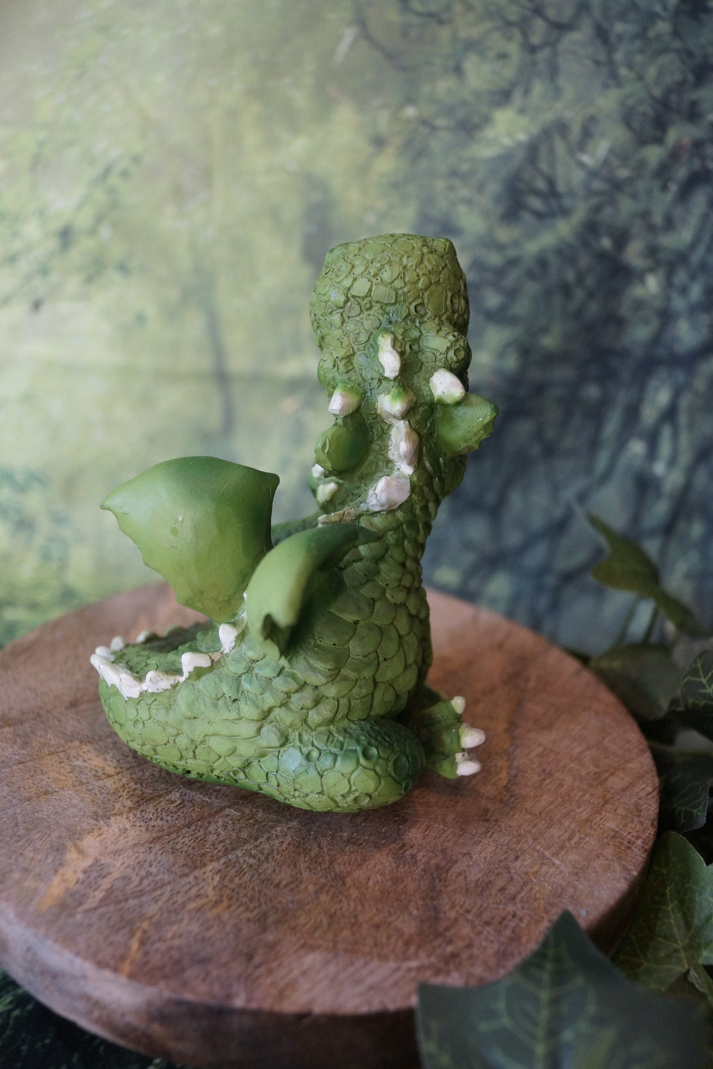 "Uuaaahh...!"  kleiner Drachen gähnt