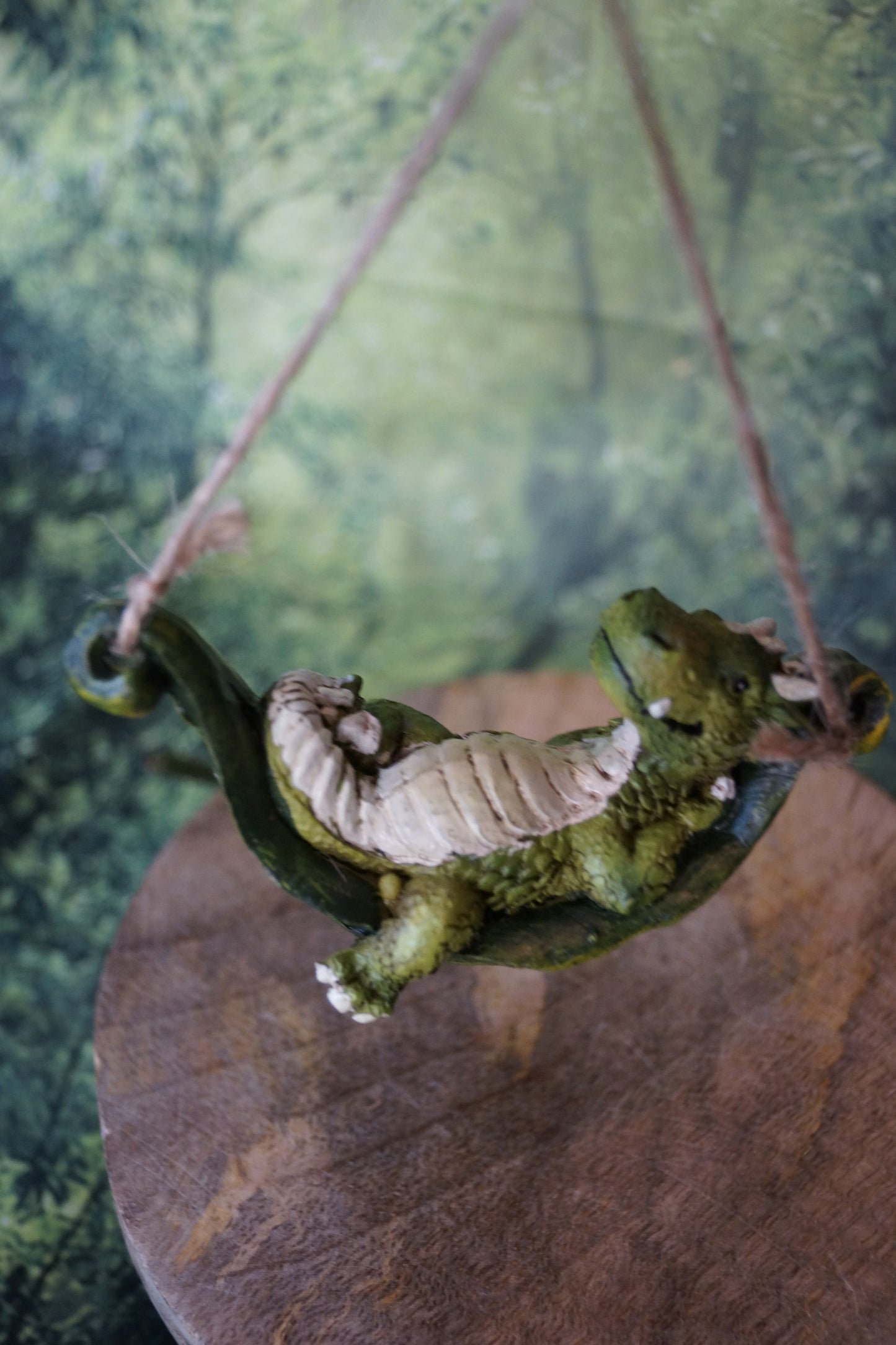Kleiner Drachen in der Hängematte