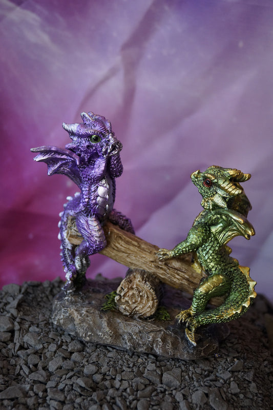 2 Drachen auf Wippe violett/grün