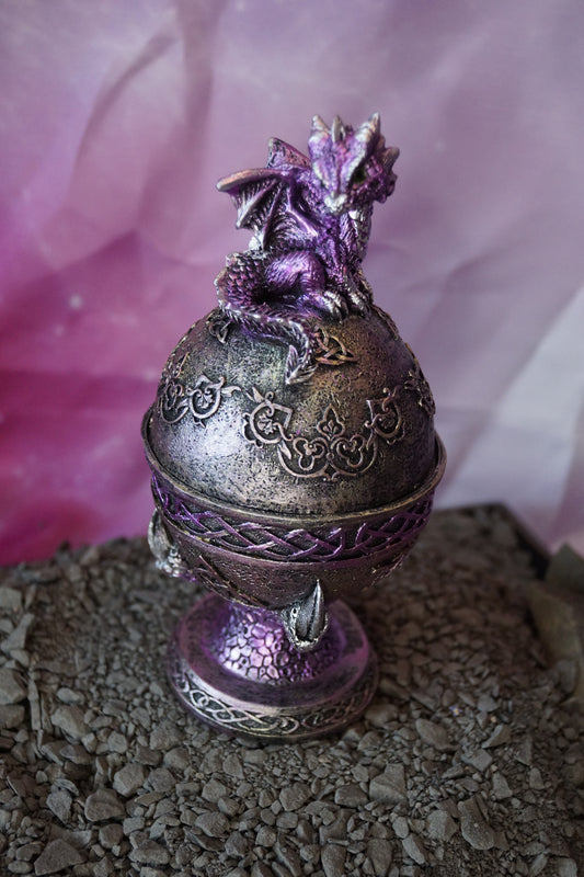 Box Babydrache auf Faberge-Ei