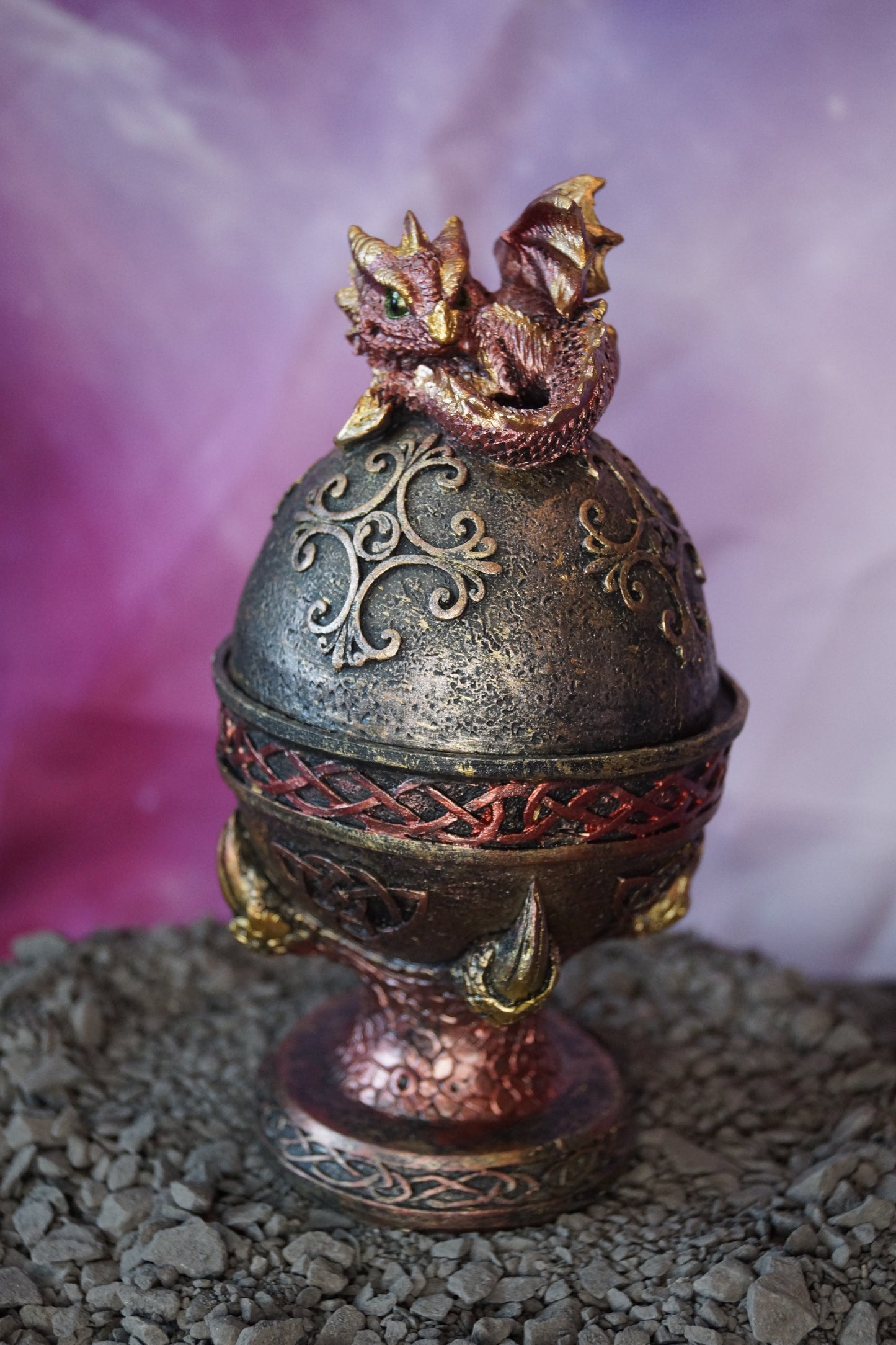 Box Babydrache auf Faberge-Ei