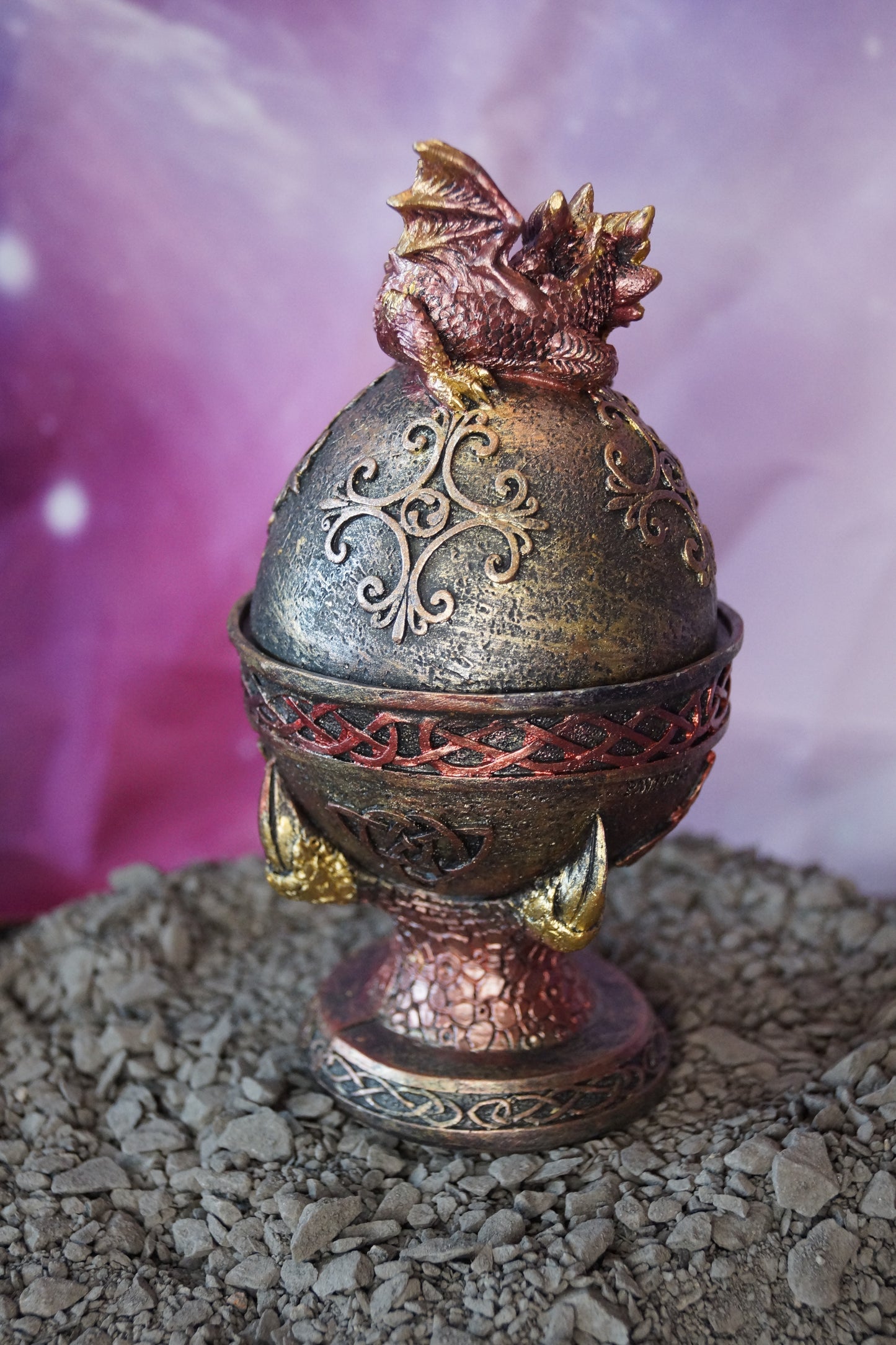 Box Babydrache auf Faberge-Ei