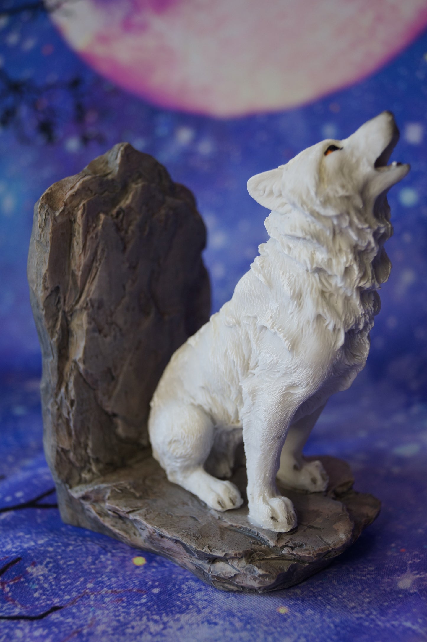 2 Buchstützen heulender Polarwolf