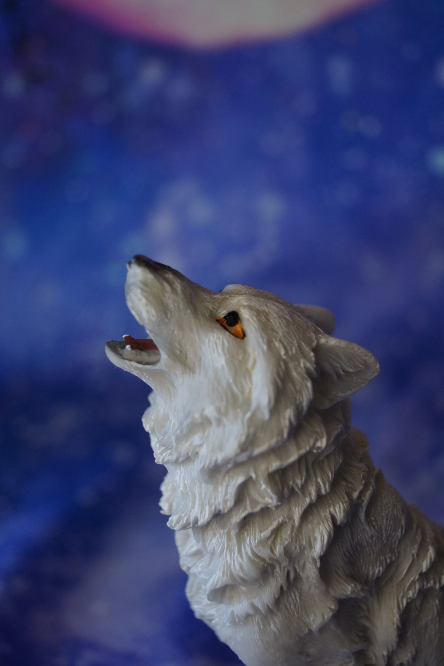 2 Buchstützen heulender Polarwolf