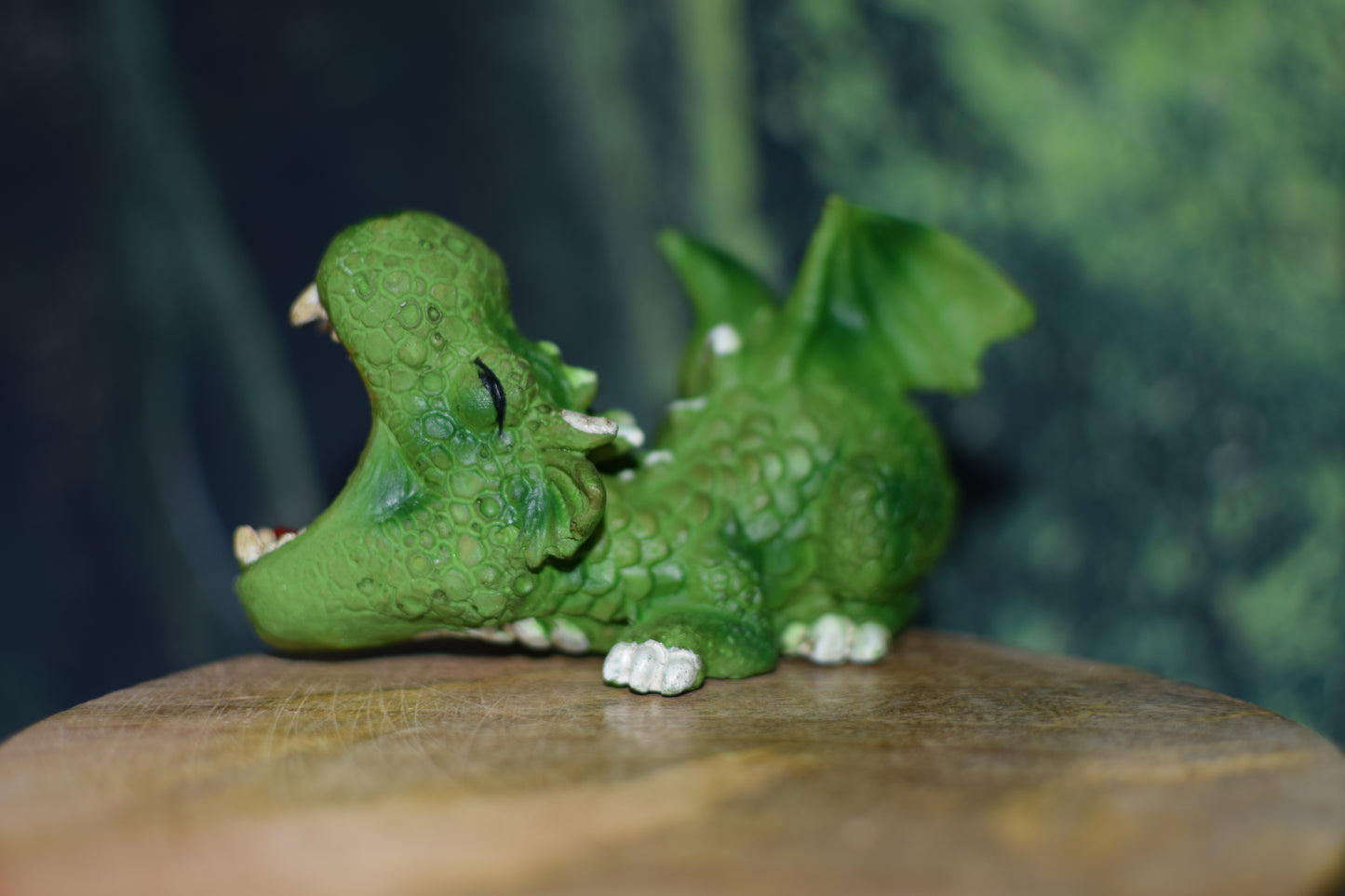 "Sonntag" kleiner Drachen Kantenhocker