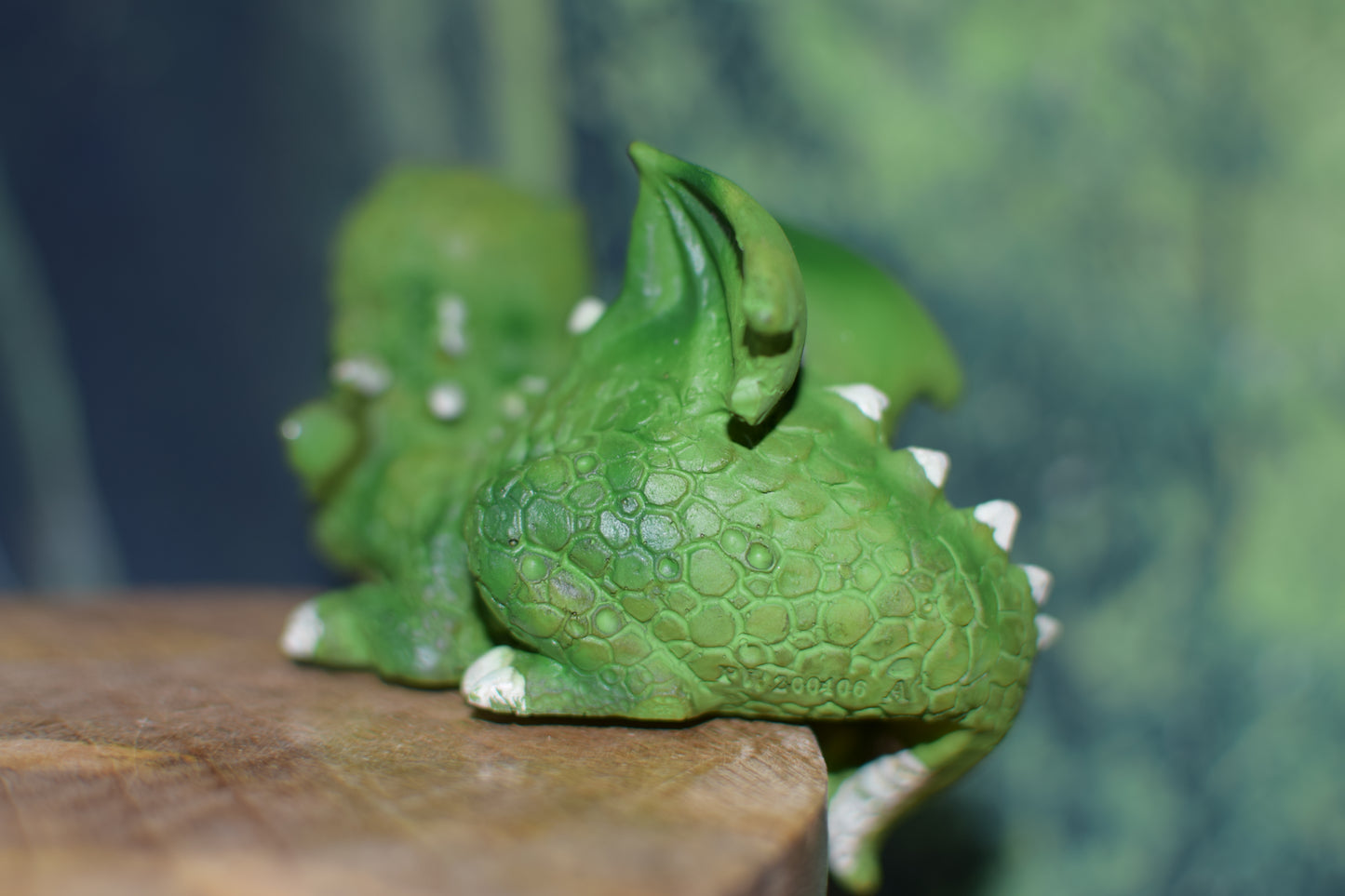 "Sonntag" kleiner Drachen Kantenhocker