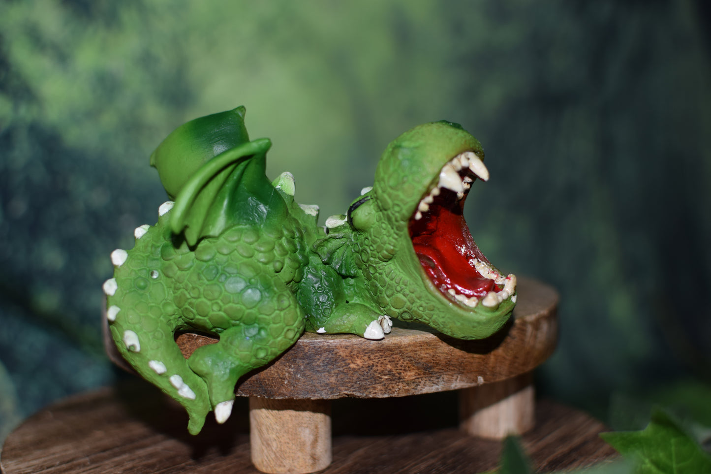 "Sonntag" kleiner Drachen Kantenhocker