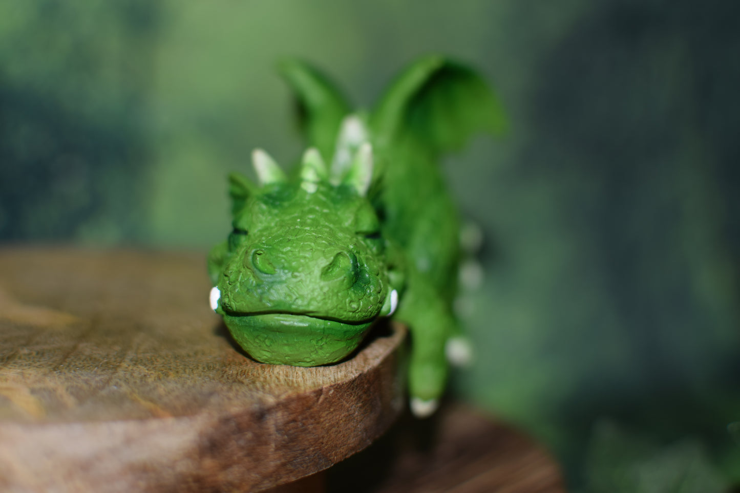 "Sonntag" kleiner Drachen Kantenhocker